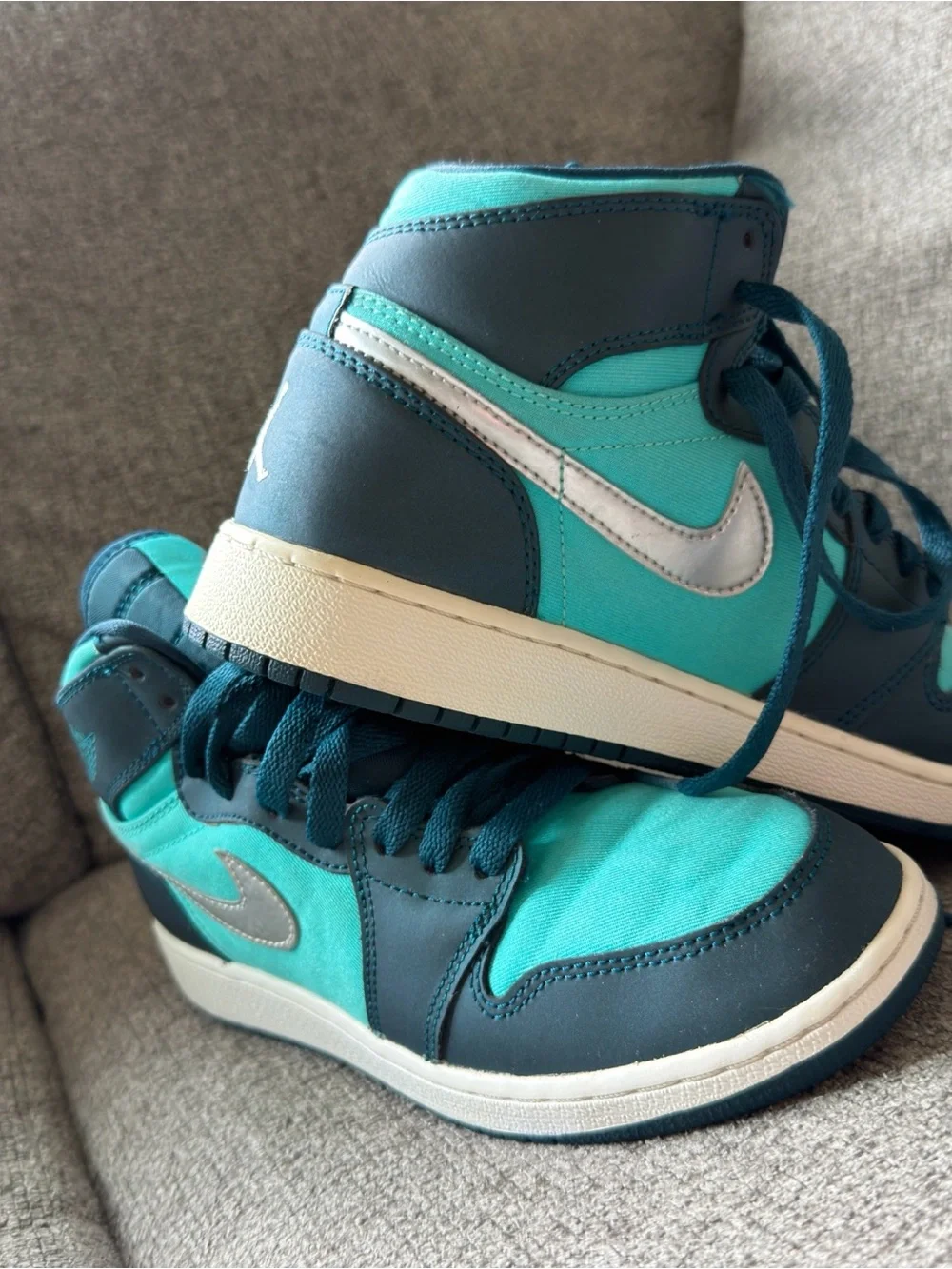 Nike Kids High-Top Sneakers in Teal and Dark Teal